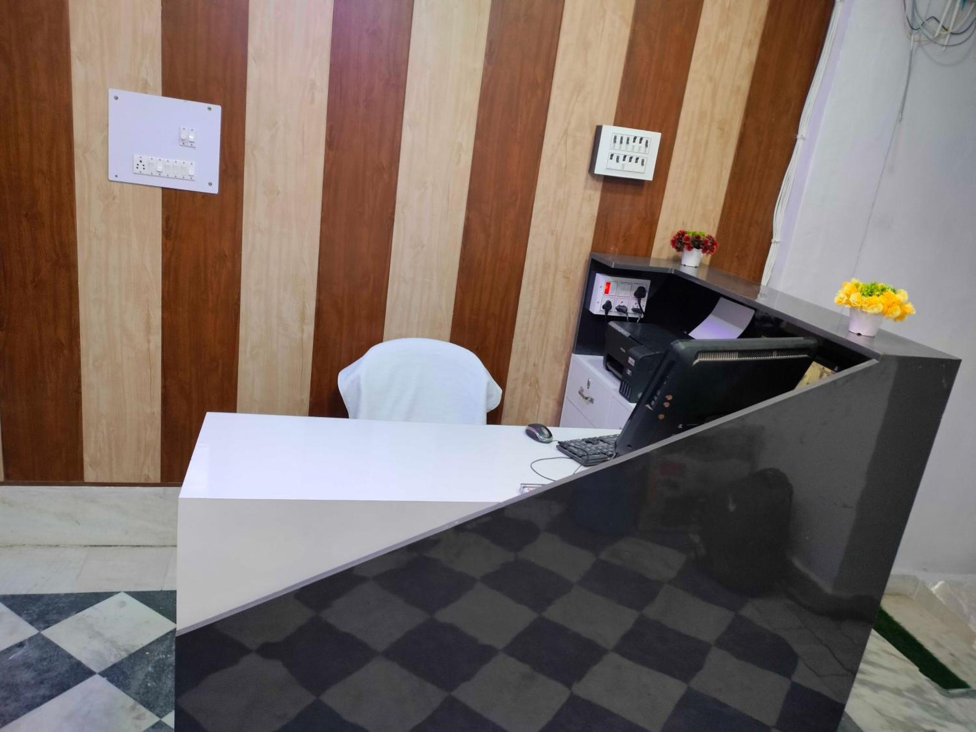 Oyo Palace Hotel Rohtak Екстериор снимка