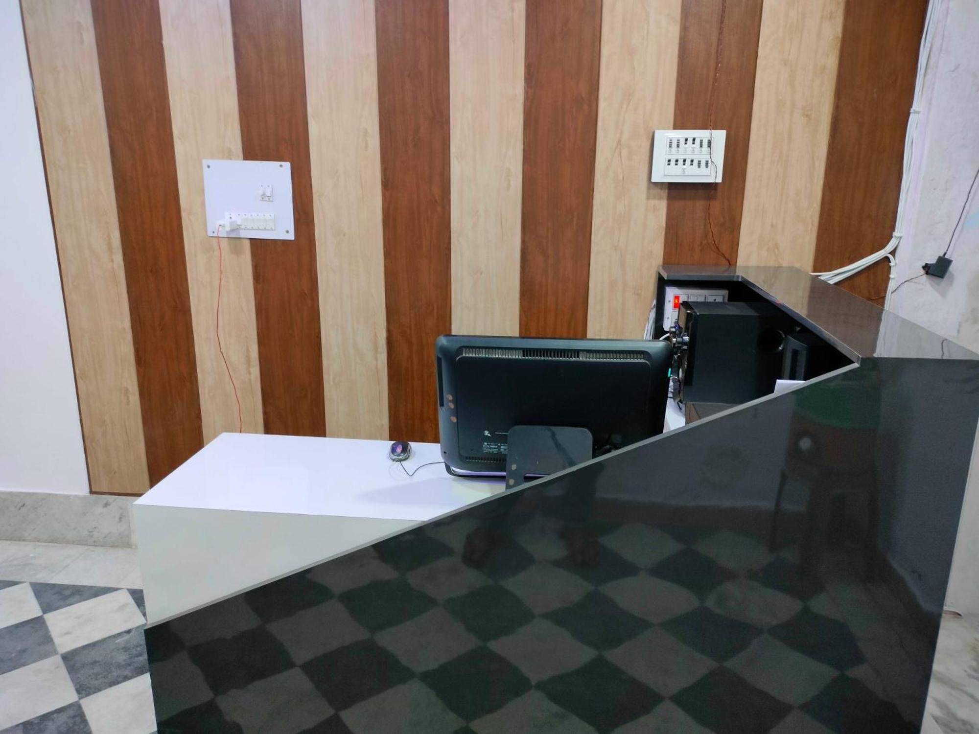 Oyo Palace Hotel Rohtak Екстериор снимка