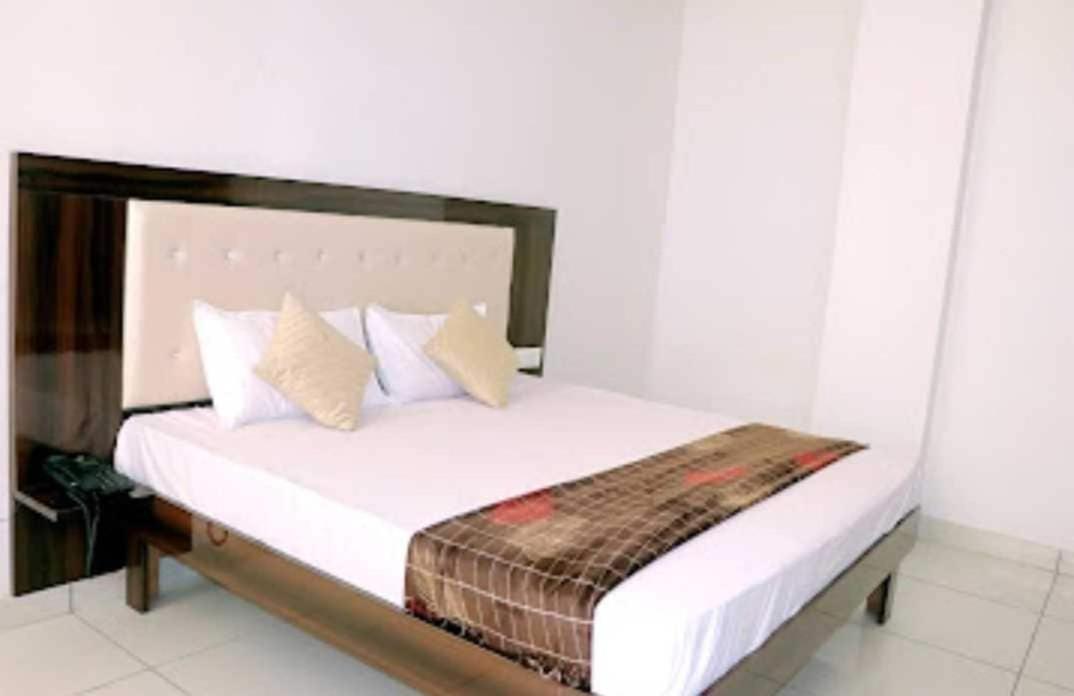 Oyo Palace Hotel Rohtak Екстериор снимка