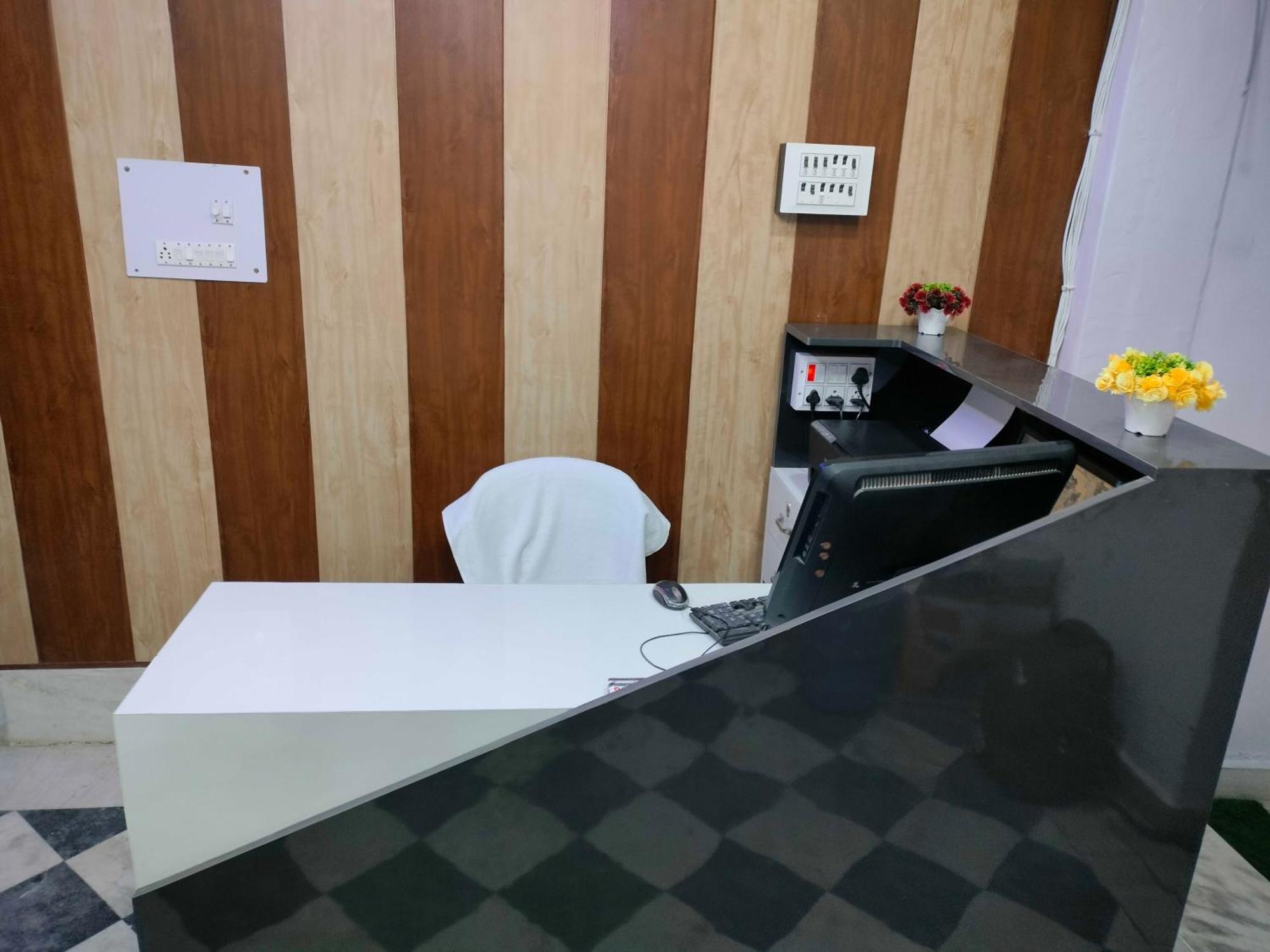 Oyo Palace Hotel Rohtak Екстериор снимка